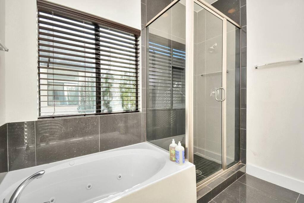 3Br/3.5Ba Three Story East Downtown Townhouse With View Villa Houston Eksteriør bilde